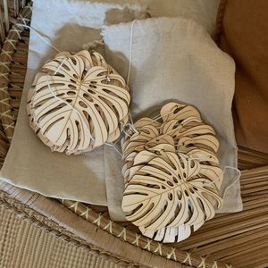 Monstera leaf banner